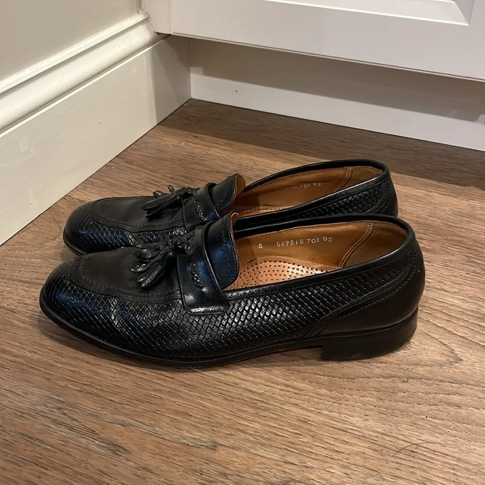 FLORSHEIM black leather tassel loafers, size 8